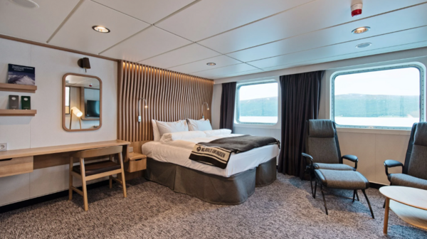 Hurtigruten - MS Roald Amundsen - Arctic Superior TY.png